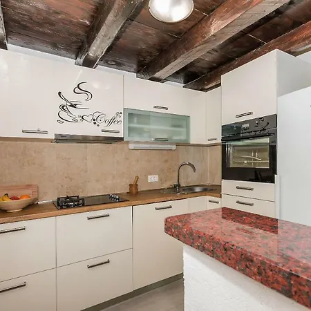 Igor Apartment *